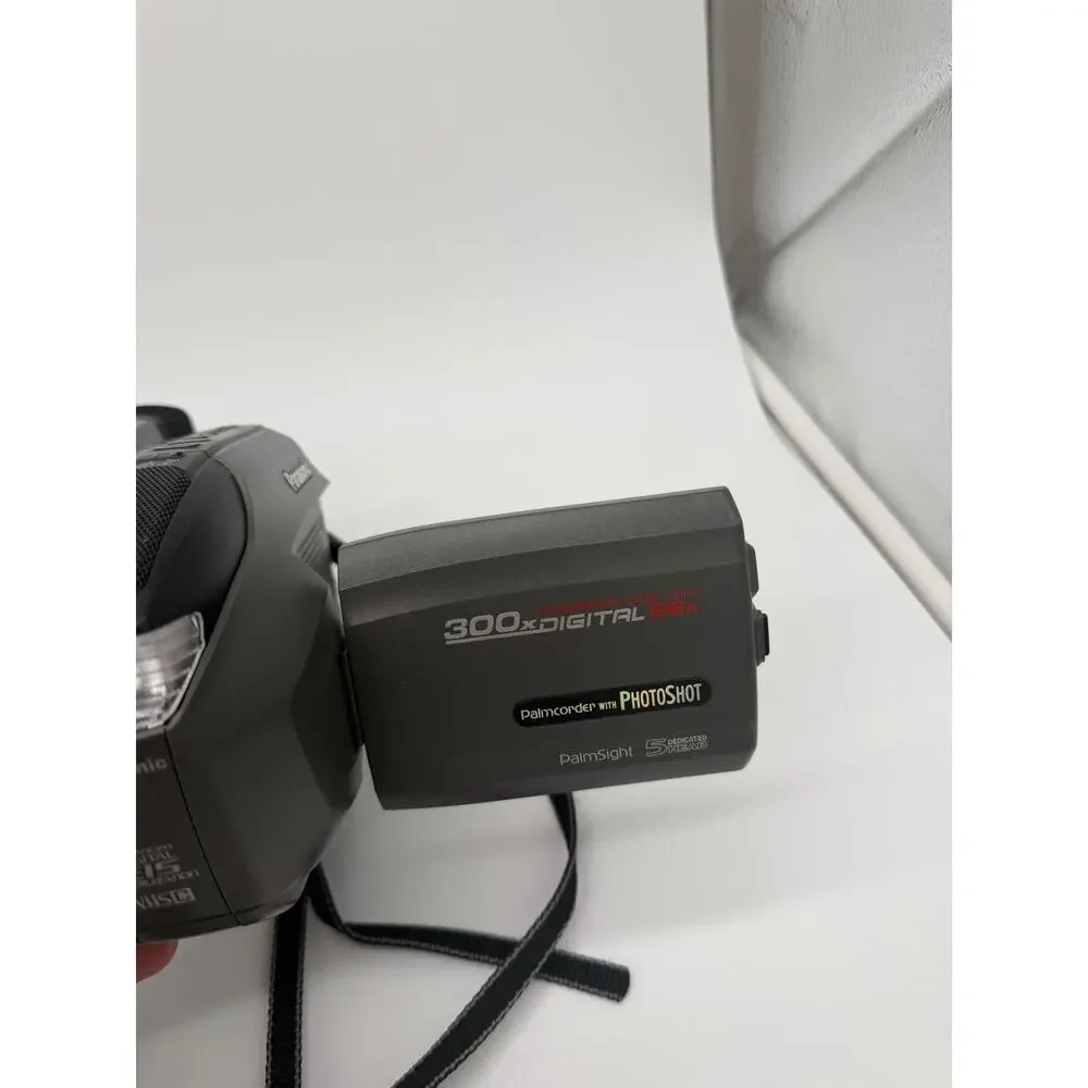Panasonic PV-L780D VHS-C Camcorder 26x Optical 300x Digital Zoom *NO BATTERIE